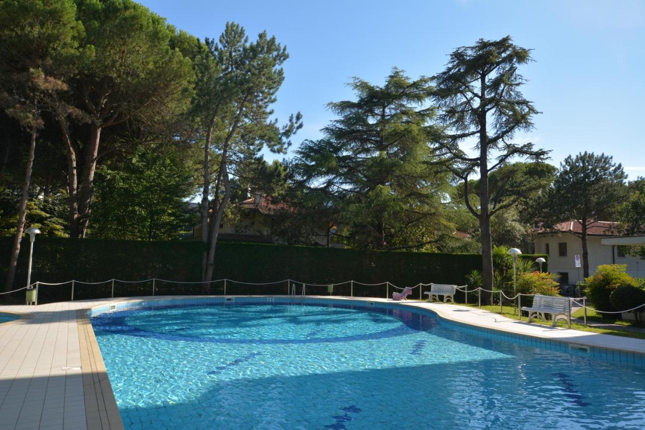 Lignano With Pool Lignano Sabbiadoro Exterior foto