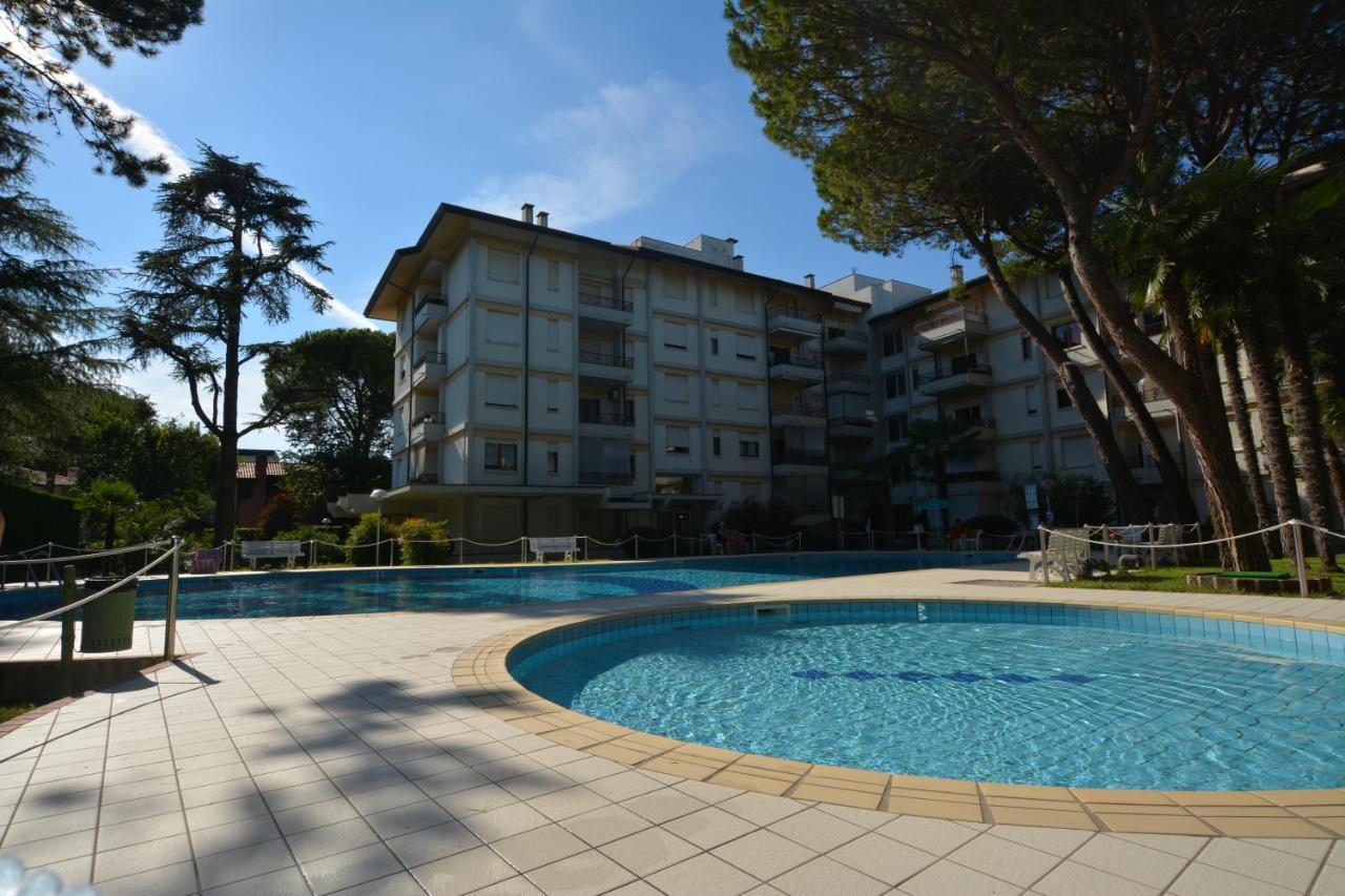 Lignano With Pool Lignano Sabbiadoro Exterior foto
