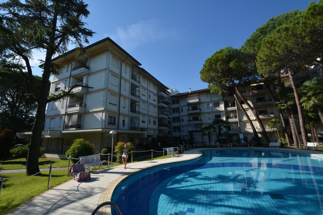 Lignano With Pool Lignano Sabbiadoro Exterior foto