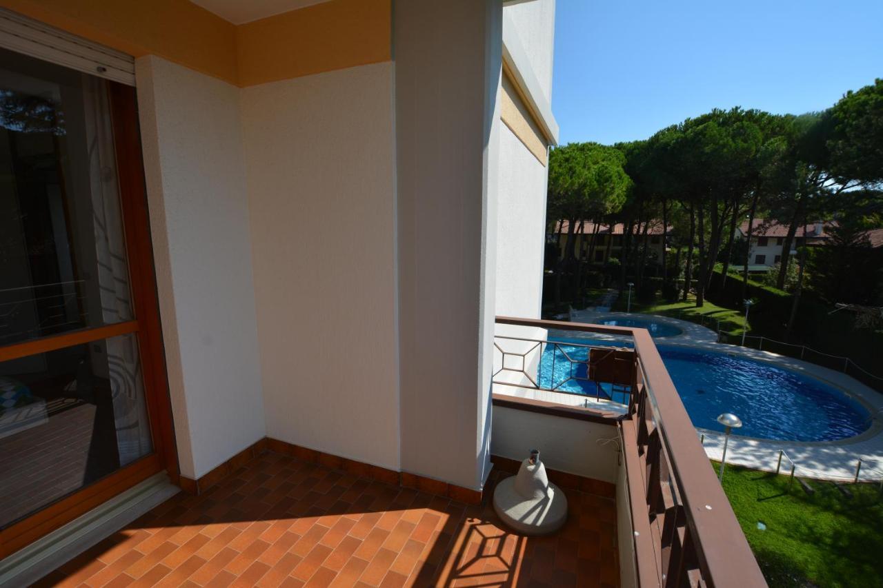 Lignano With Pool Lignano Sabbiadoro Exterior foto