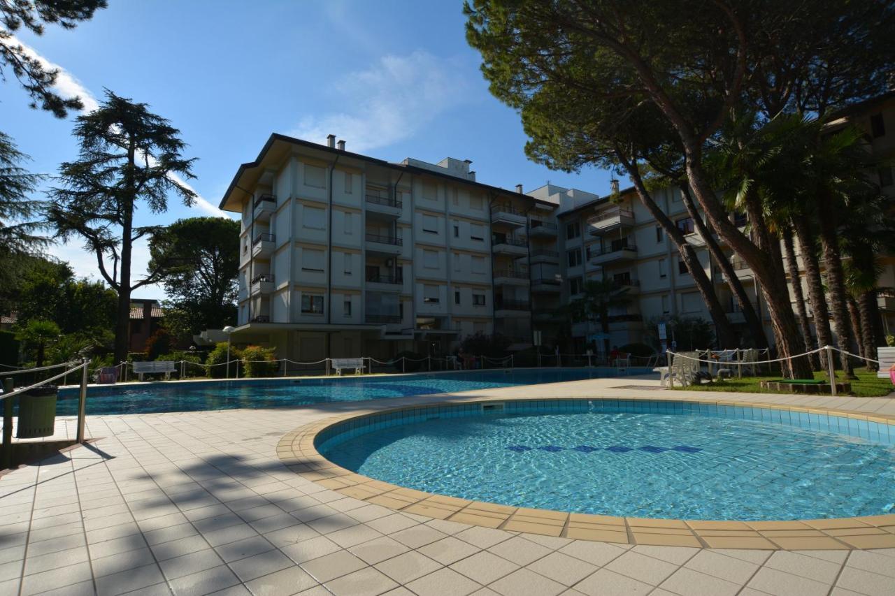 Lignano With Pool Lignano Sabbiadoro Exterior foto
