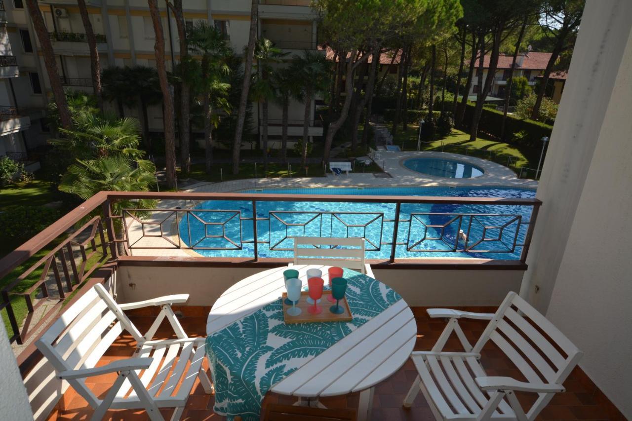 Lignano With Pool Lignano Sabbiadoro Exterior foto