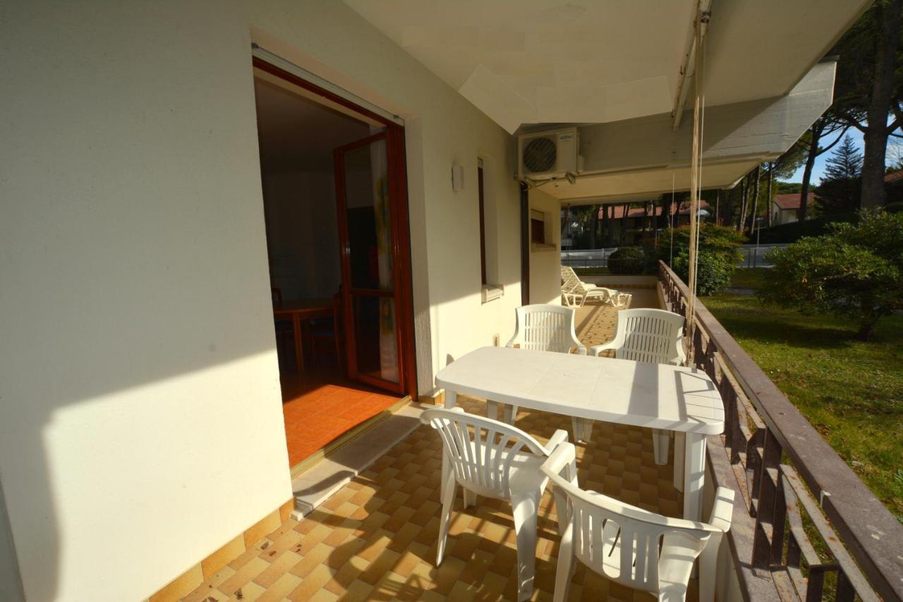 Lignano With Pool Lignano Sabbiadoro Exterior foto