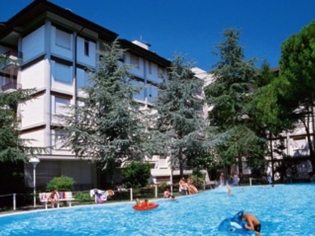 Lignano With Pool Lignano Sabbiadoro Exterior foto