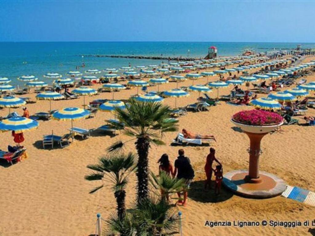 Lignano With Pool Lignano Sabbiadoro Exterior foto