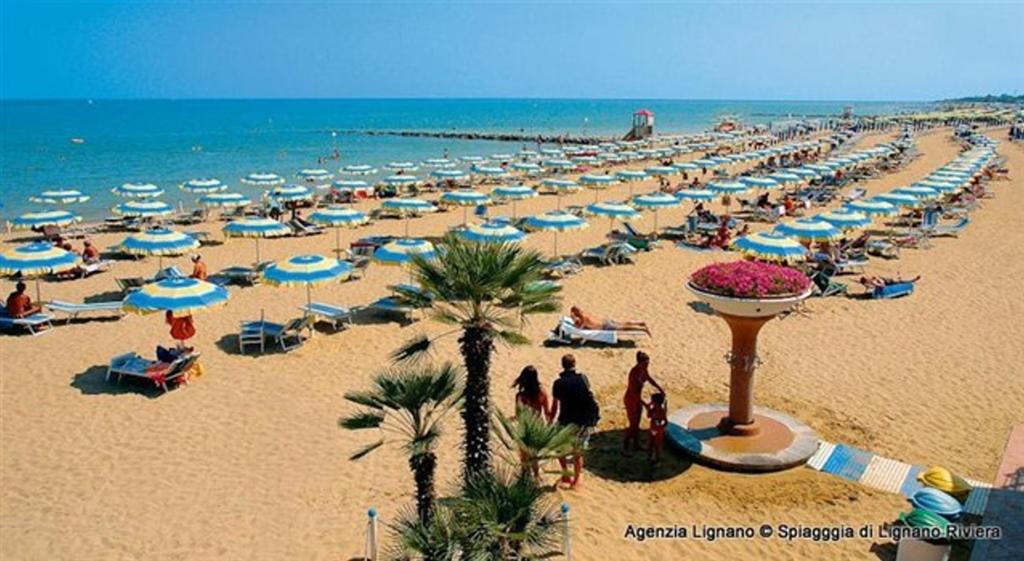 Lignano With Pool Lignano Sabbiadoro Exterior foto